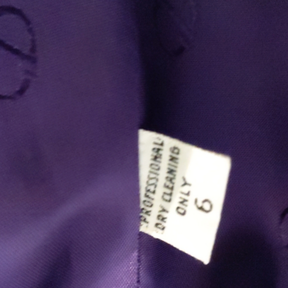 Vintage Christian Dior Purple Wool Coat with Black Velvet Collar, size 6 - Picture 9 of 10